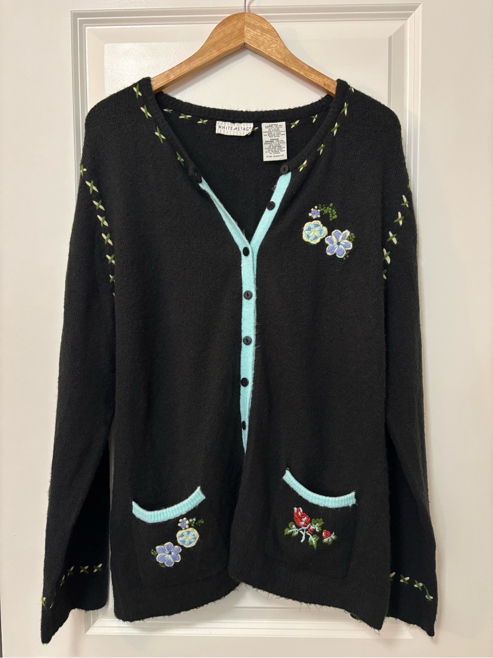 White Stag Vintage Embroidered Floral Cardigan Sweater, Size XL